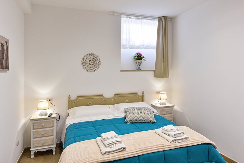 Dettagli di design camera moderna con decorazioni stile shabby chic